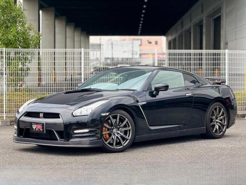NISSAN GT-R
