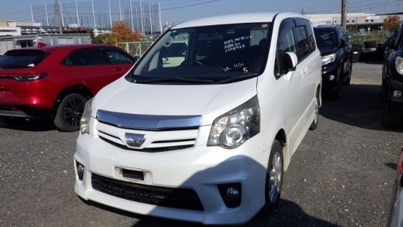TOYOTA NOAH