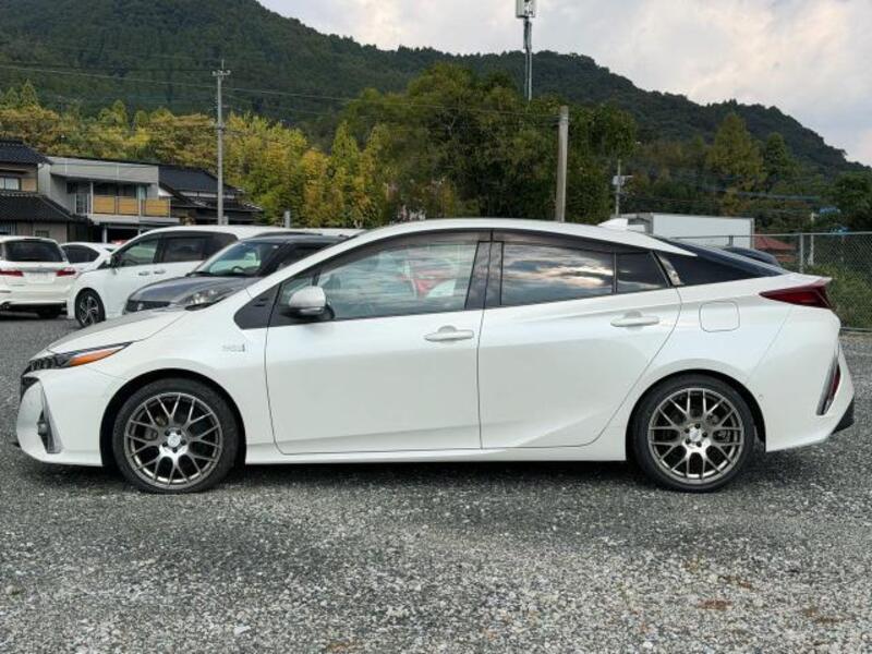 PRIUS PHV