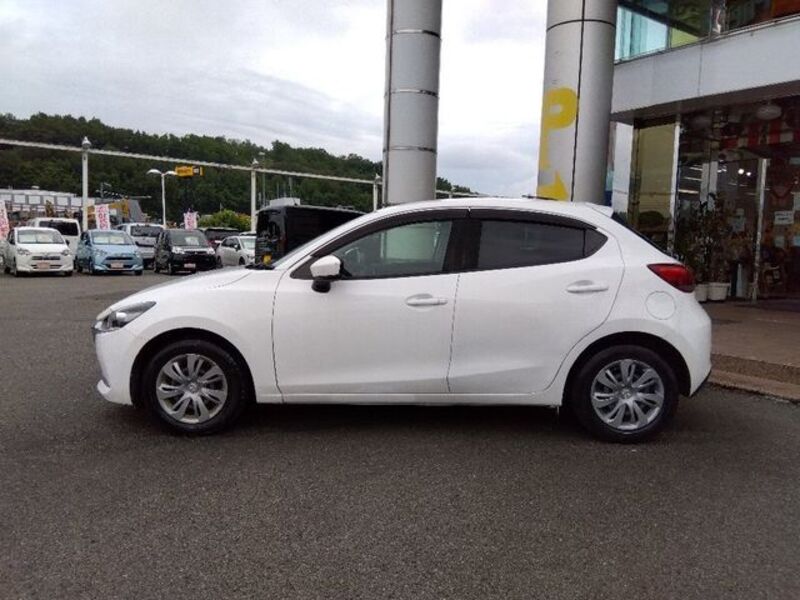 MAZDA2