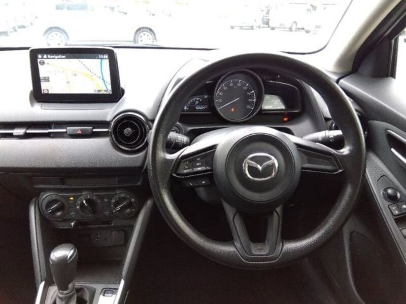 MAZDA2