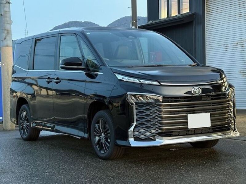 TOYOTA NOAH
