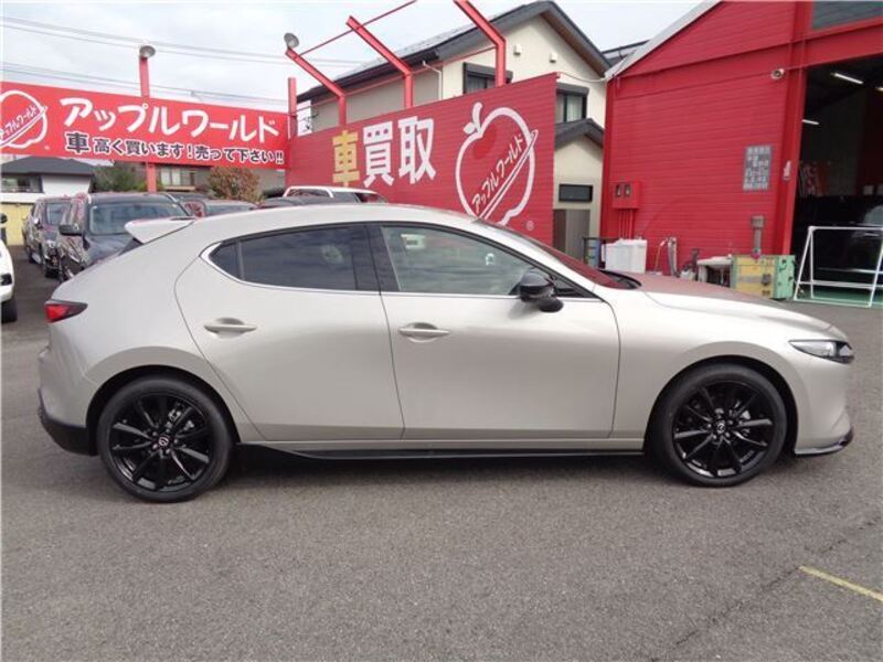 MAZDA3