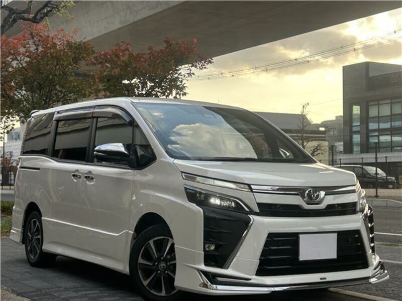 TOYOTA VOXY