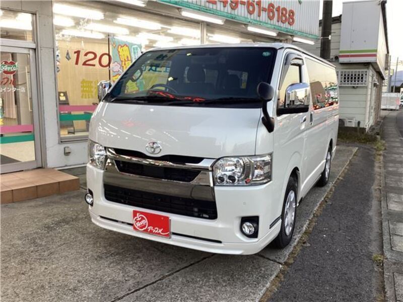 TOYOTA HIACE