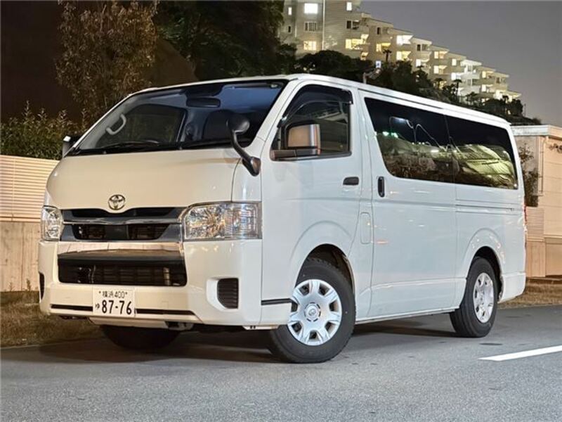 TOYOTA HIACE VAN