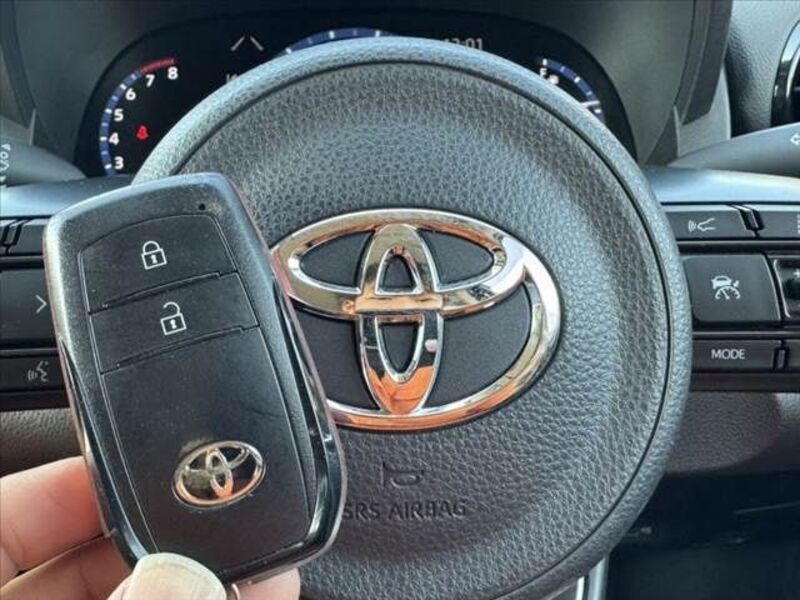 YARIS CROSS