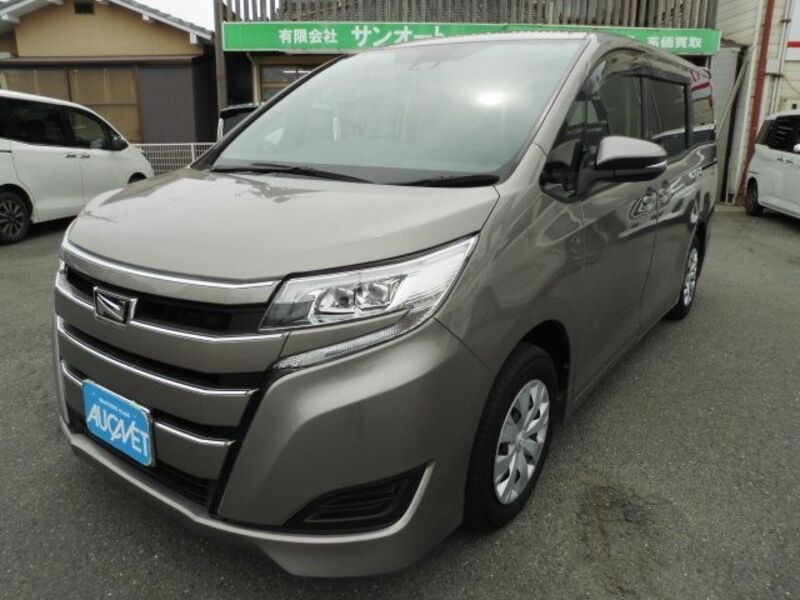 TOYOTA NOAH