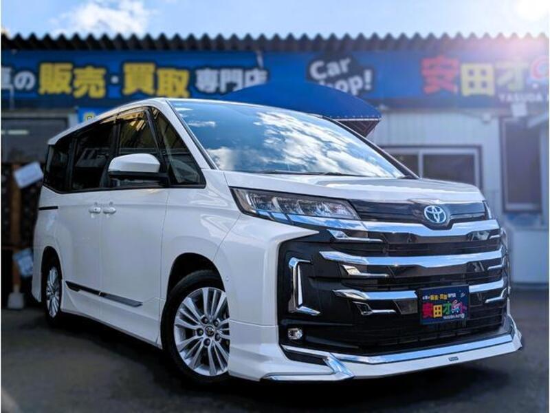TOYOTA NOAH