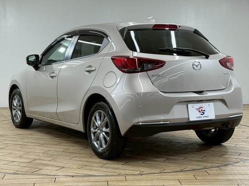 MAZDA2