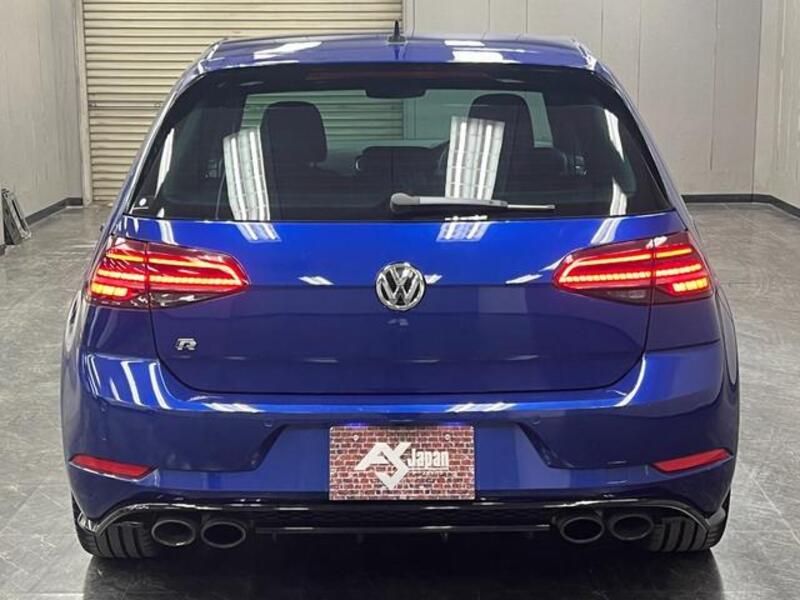 GOLF R
