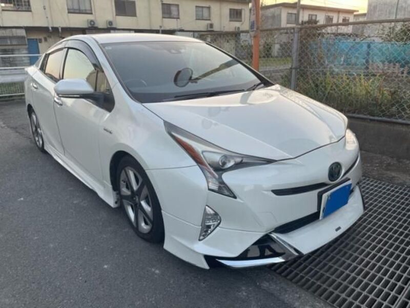 TOYOTA PRIUS