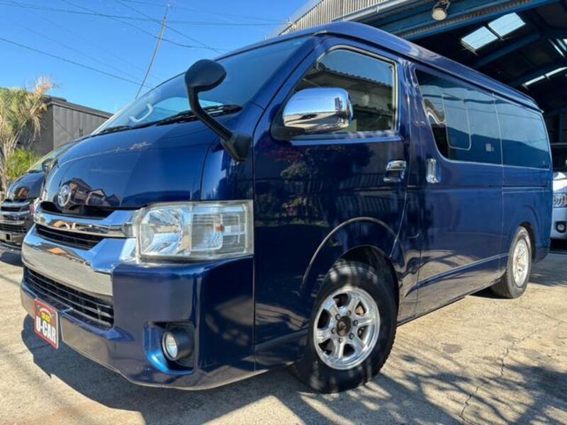 TOYOTA HIACE VAN