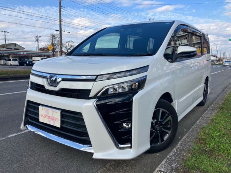 TOYOTA VOXY