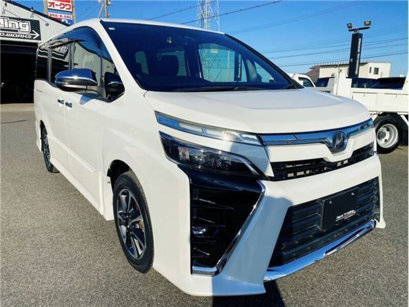 TOYOTA VOXY
