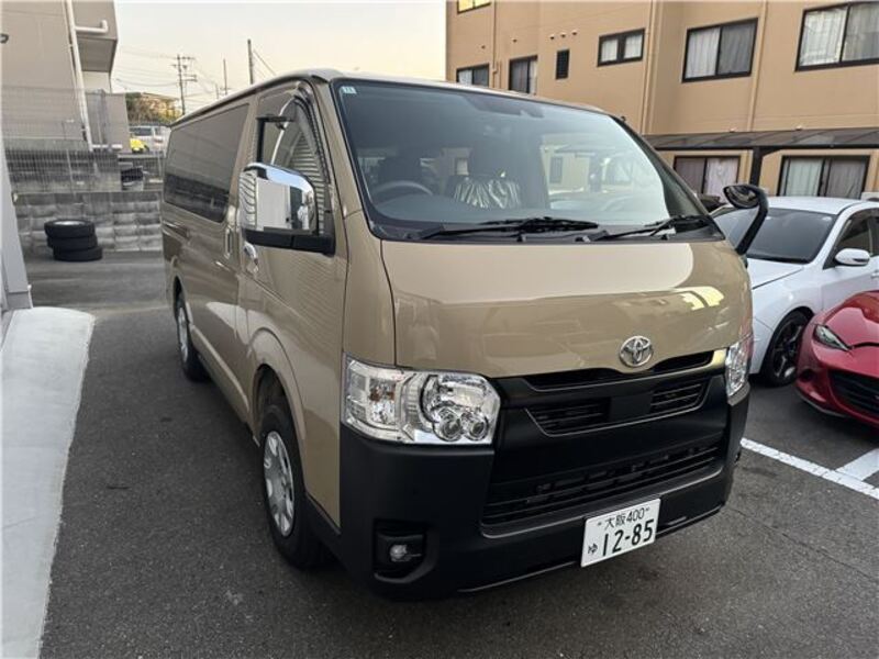 TOYOTA HIACE