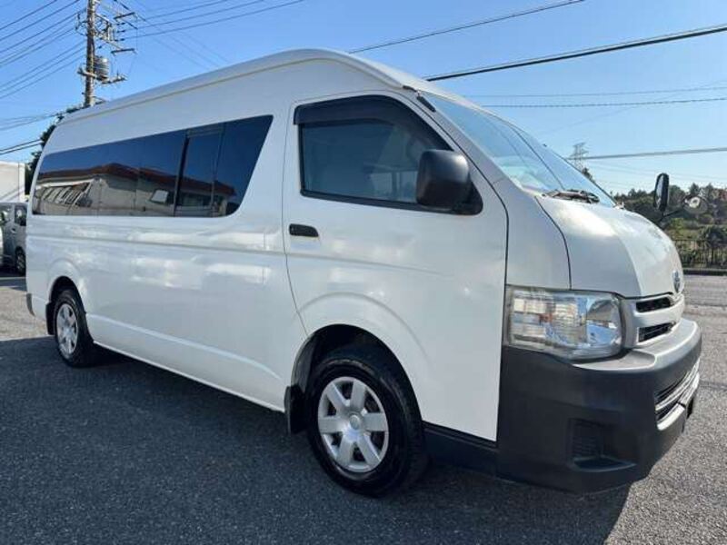 TOYOTA HIACE VAN