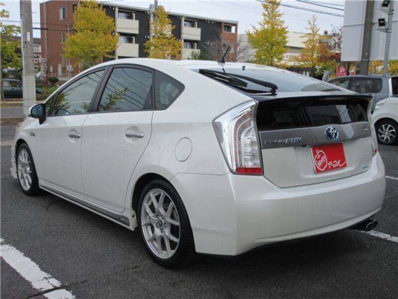 PRIUS PHV