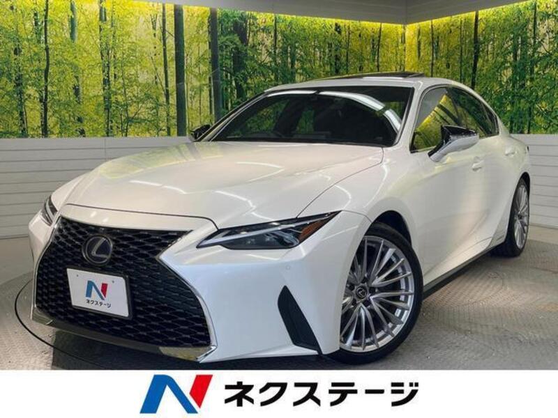 LEXUS IS