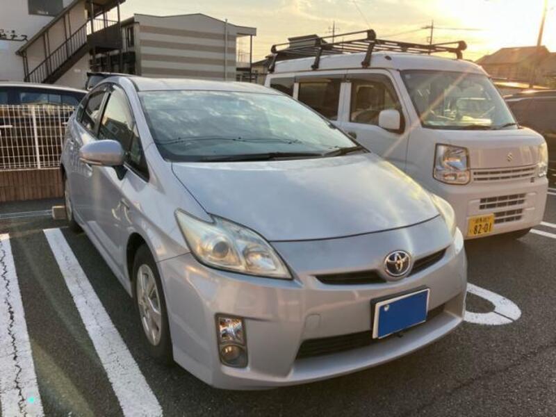 TOYOTA PRIUS