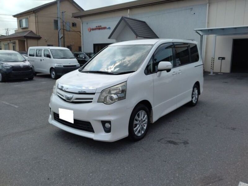 TOYOTA NOAH