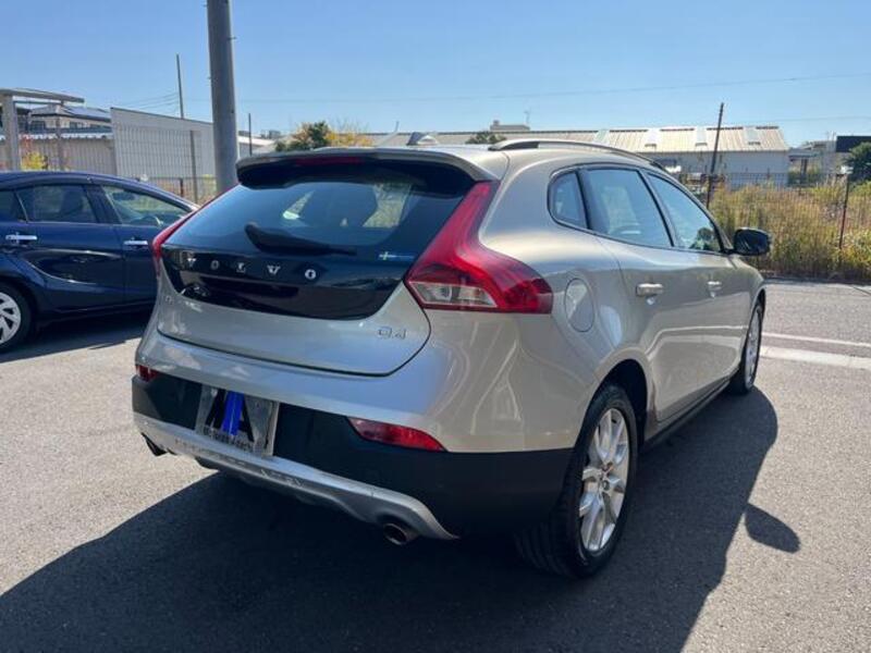 V40