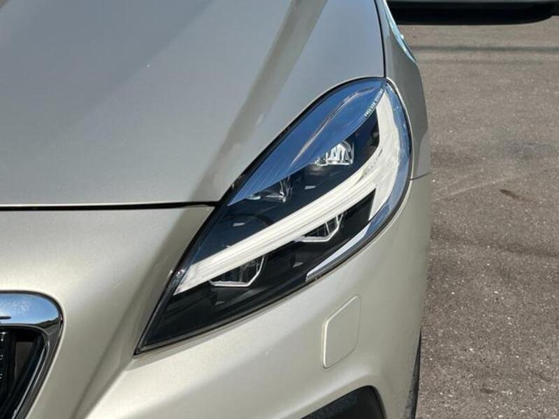 V40