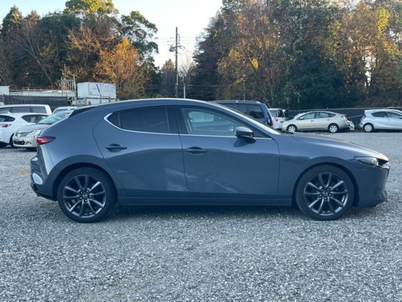 MAZDA3