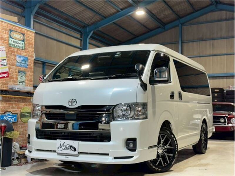 TOYOTA HIACE