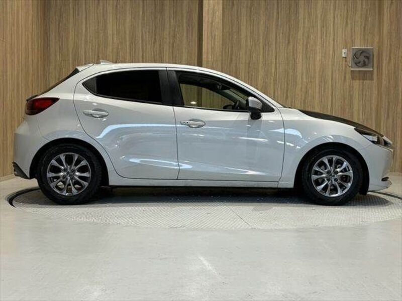 MAZDA2