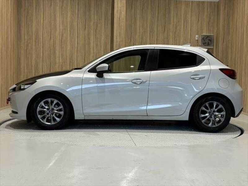 MAZDA2