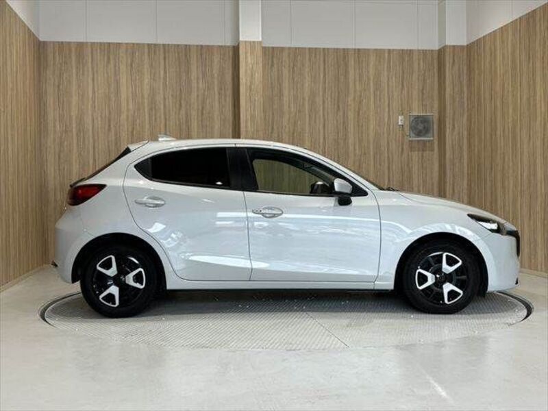 MAZDA2