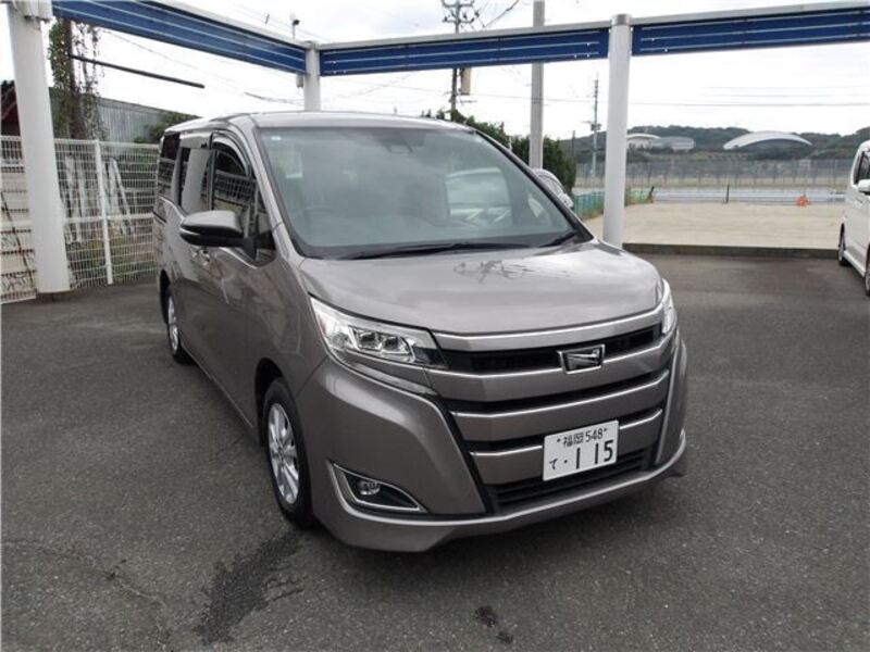 TOYOTA NOAH