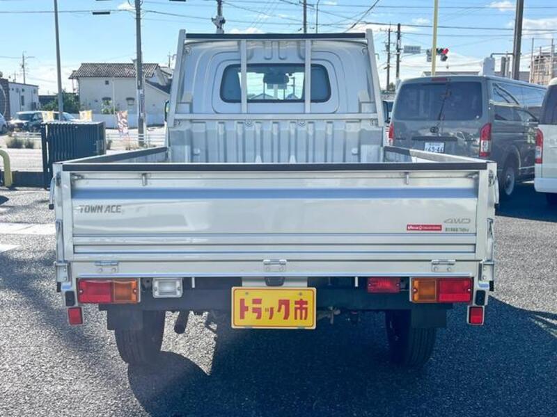 TOWNACE TRUCK