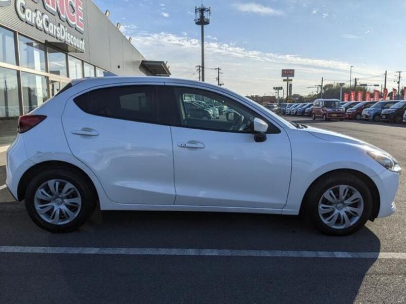 MAZDA2