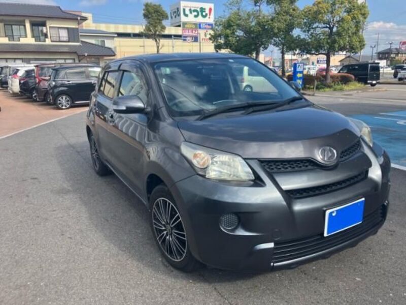 TOYOTA IST