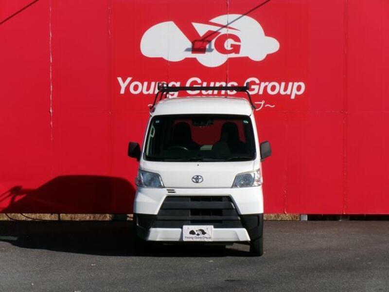 TOYOTA PIXIS VAN