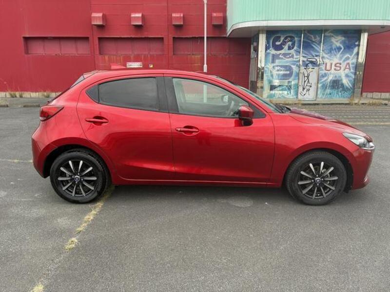 MAZDA2