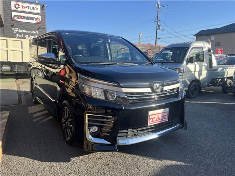 TOYOTA VOXY
