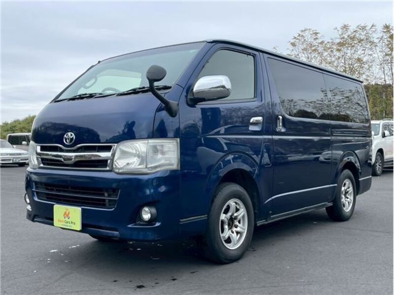 TOYOTA HIACE