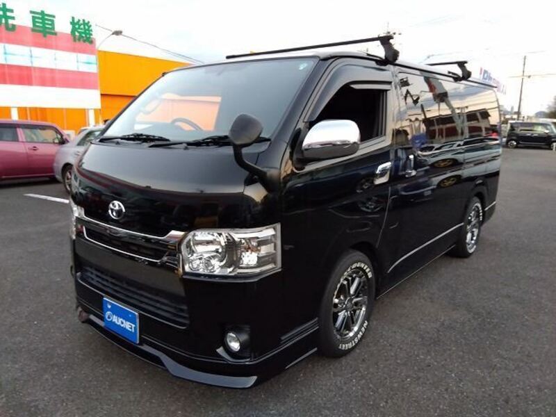 TOYOTA HIACE VAN