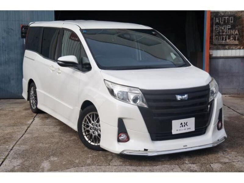 TOYOTA NOAH