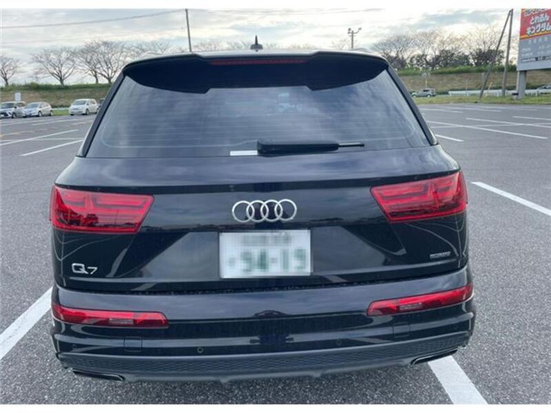 Q7