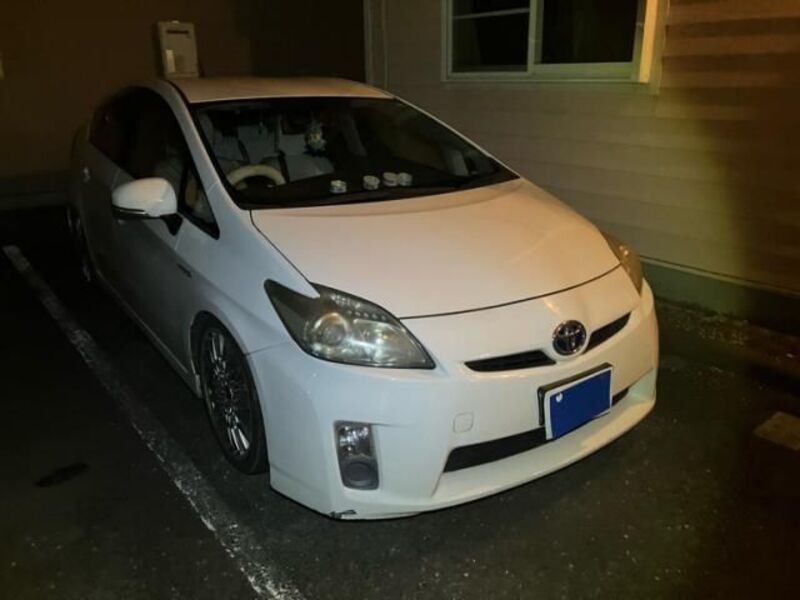 TOYOTA PRIUS