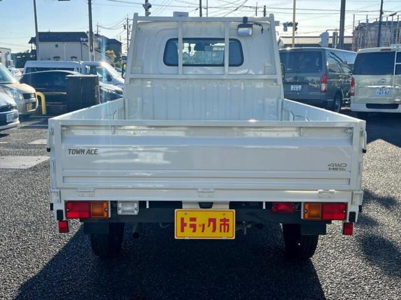 TOWNACE TRUCK