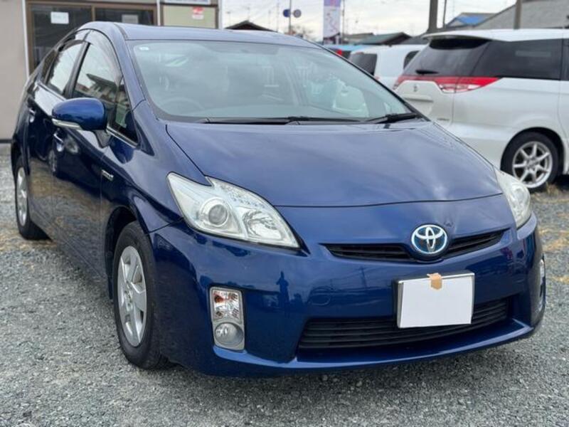 TOYOTA PRIUS