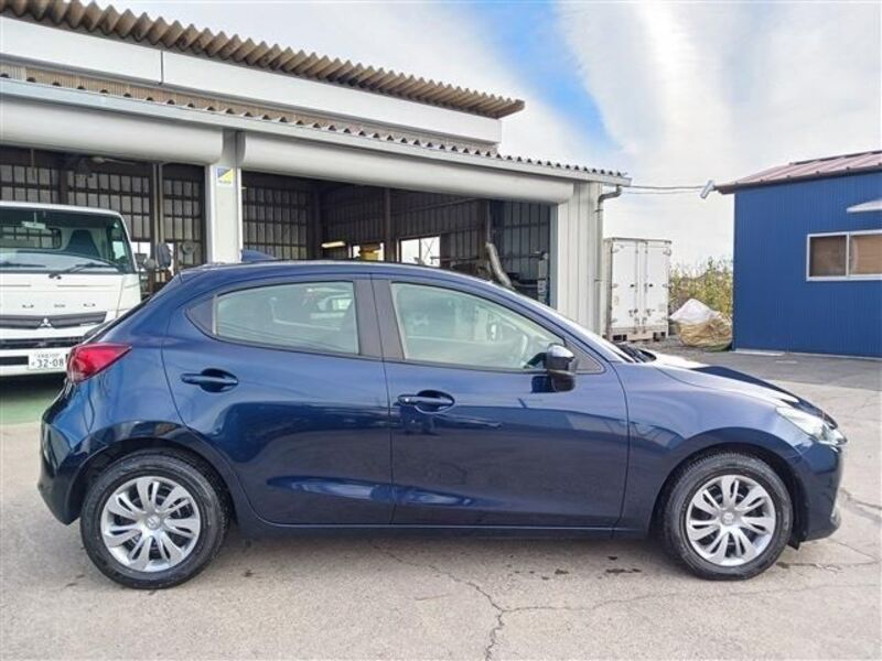 MAZDA2