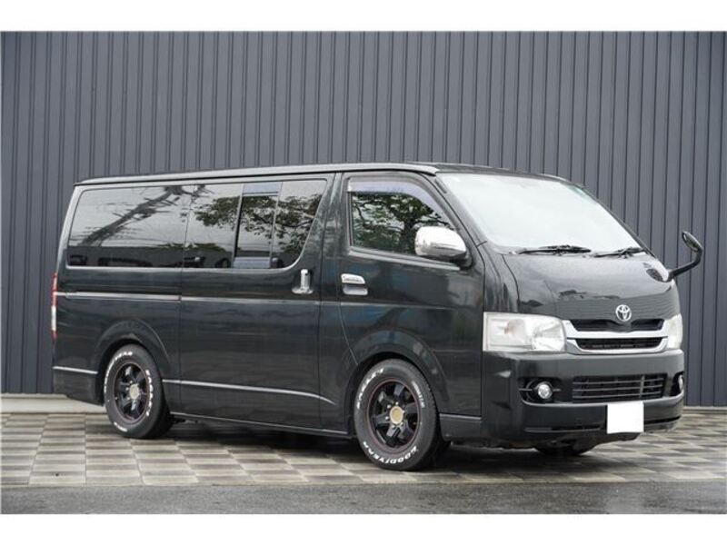 TOYOTA HIACE VAN