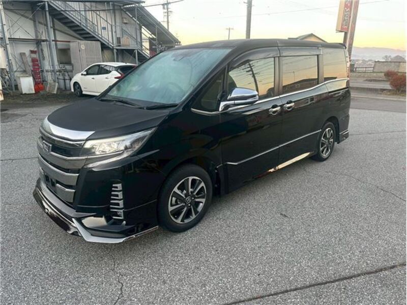 TOYOTA NOAH