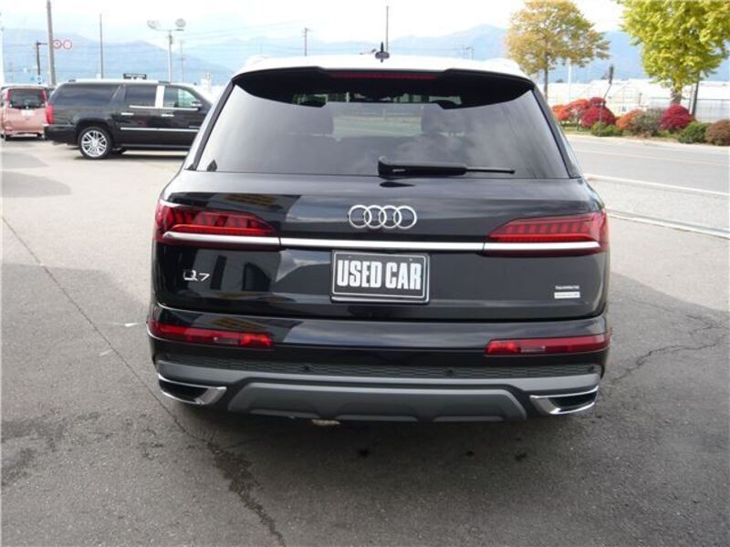 Q7